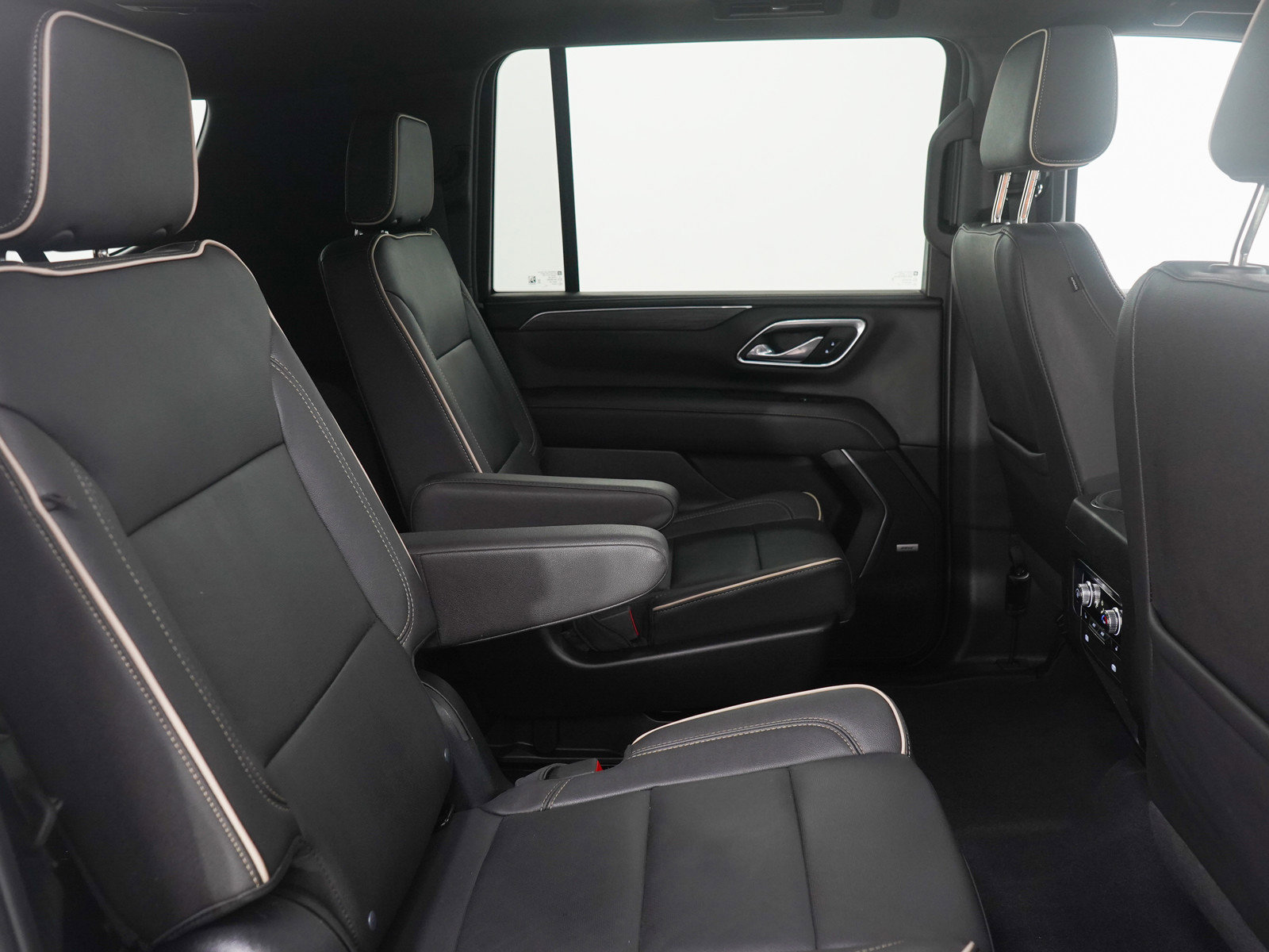 Used 2023 GMC Yukon XL SLT w/ SLT Premium Package image 12