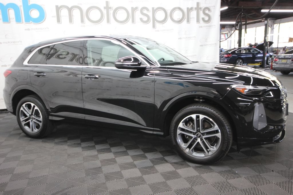 Used 2025 Audi Q5 Premium w/ Convenience Package AWD/4WD image 10