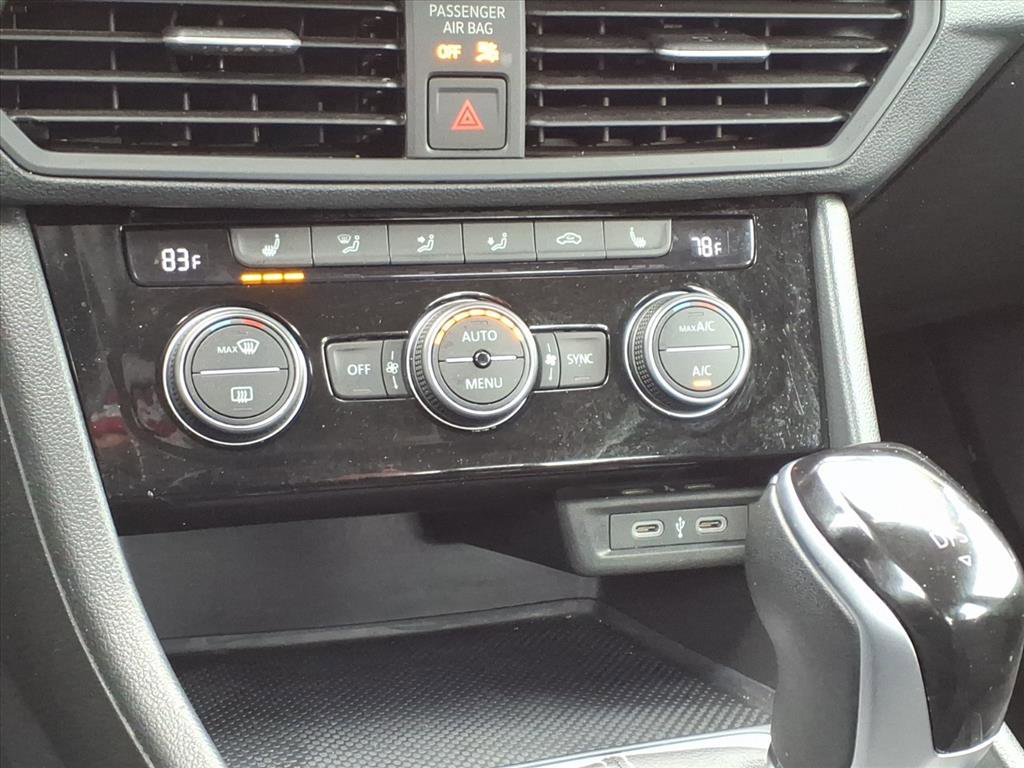 Used 2024 Volkswagen Jetta SE image 9