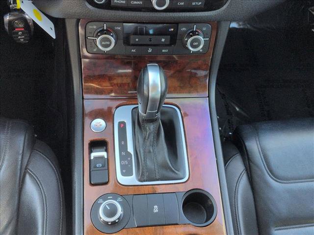 Used 2014 Volkswagen Touareg Lux image 12