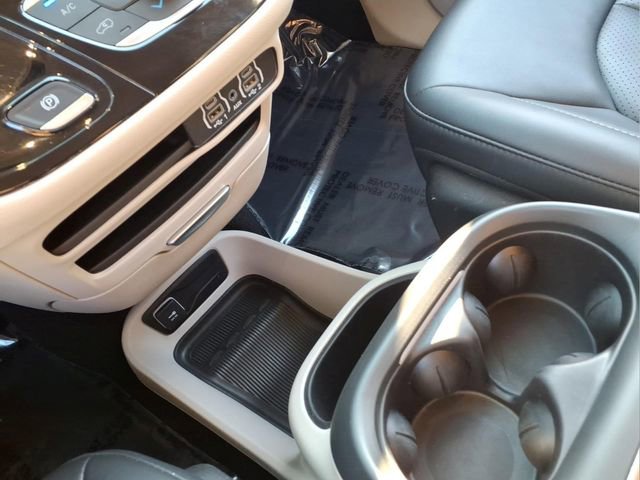 Used 2024 Chrysler Pacifica Touring-L image 33