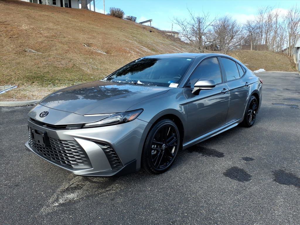 Used 2025 Toyota Camry SE image 12