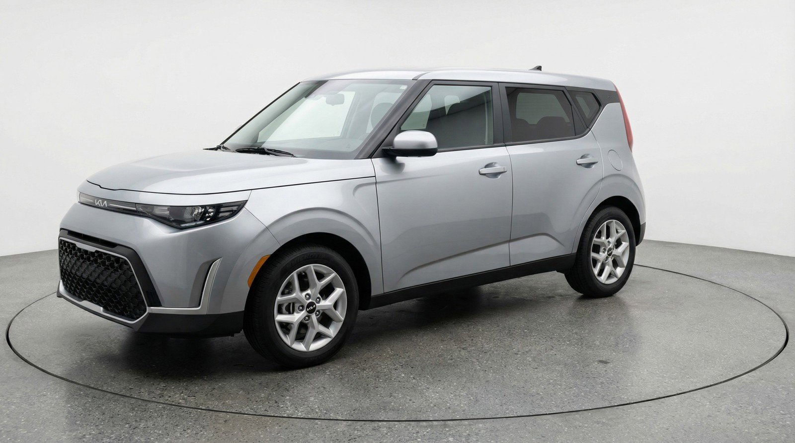 Used 2025 Kia Soul LX w/ LX Technology Package FWD image 3