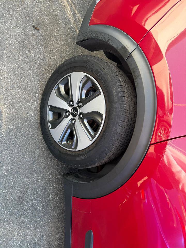 Used 2018 Kia Niro LX FWD image 5