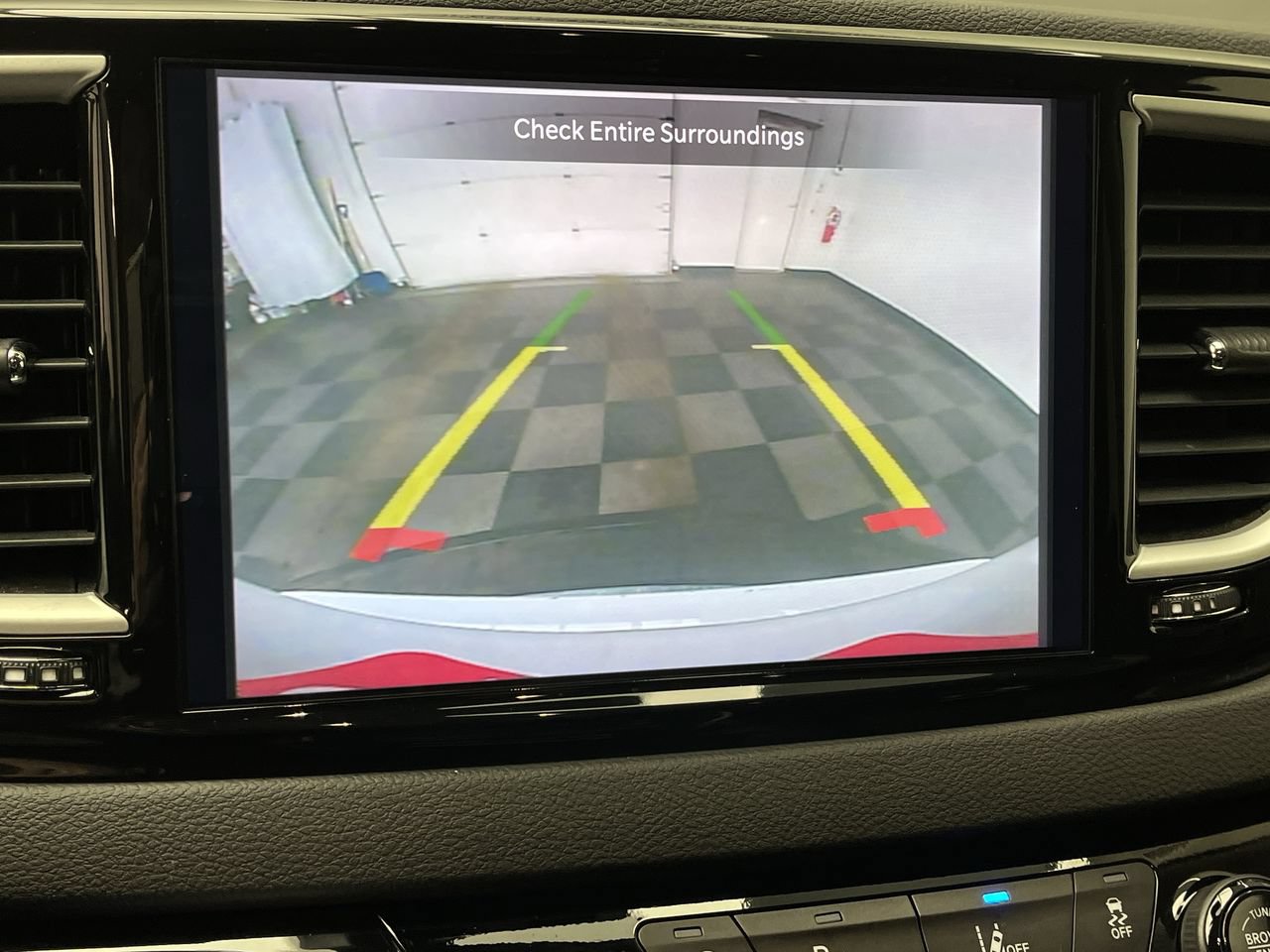 Used 2024 Chrysler Pacifica Touring-L FWD image 5