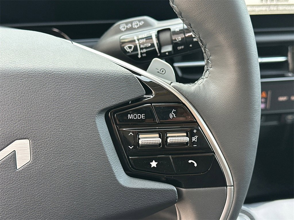 New 2025 Kia Niro Wind image 24