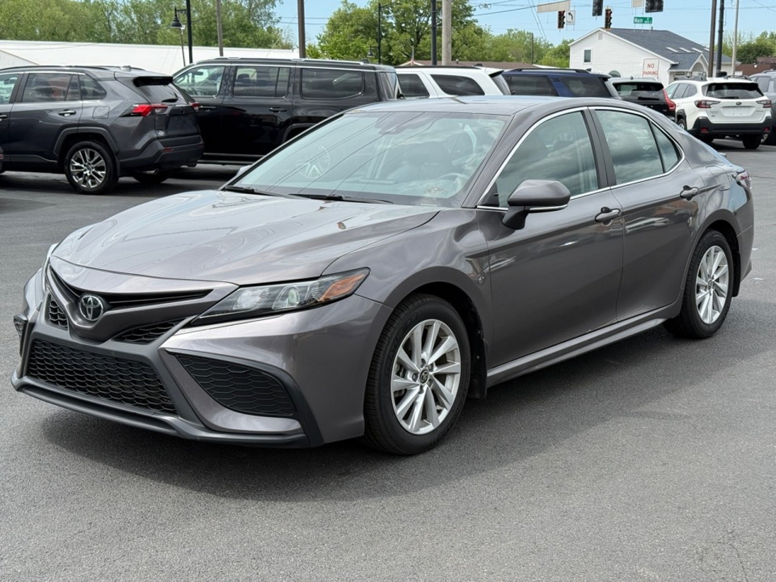 Used 2023 Toyota Camry SE FWD image 4