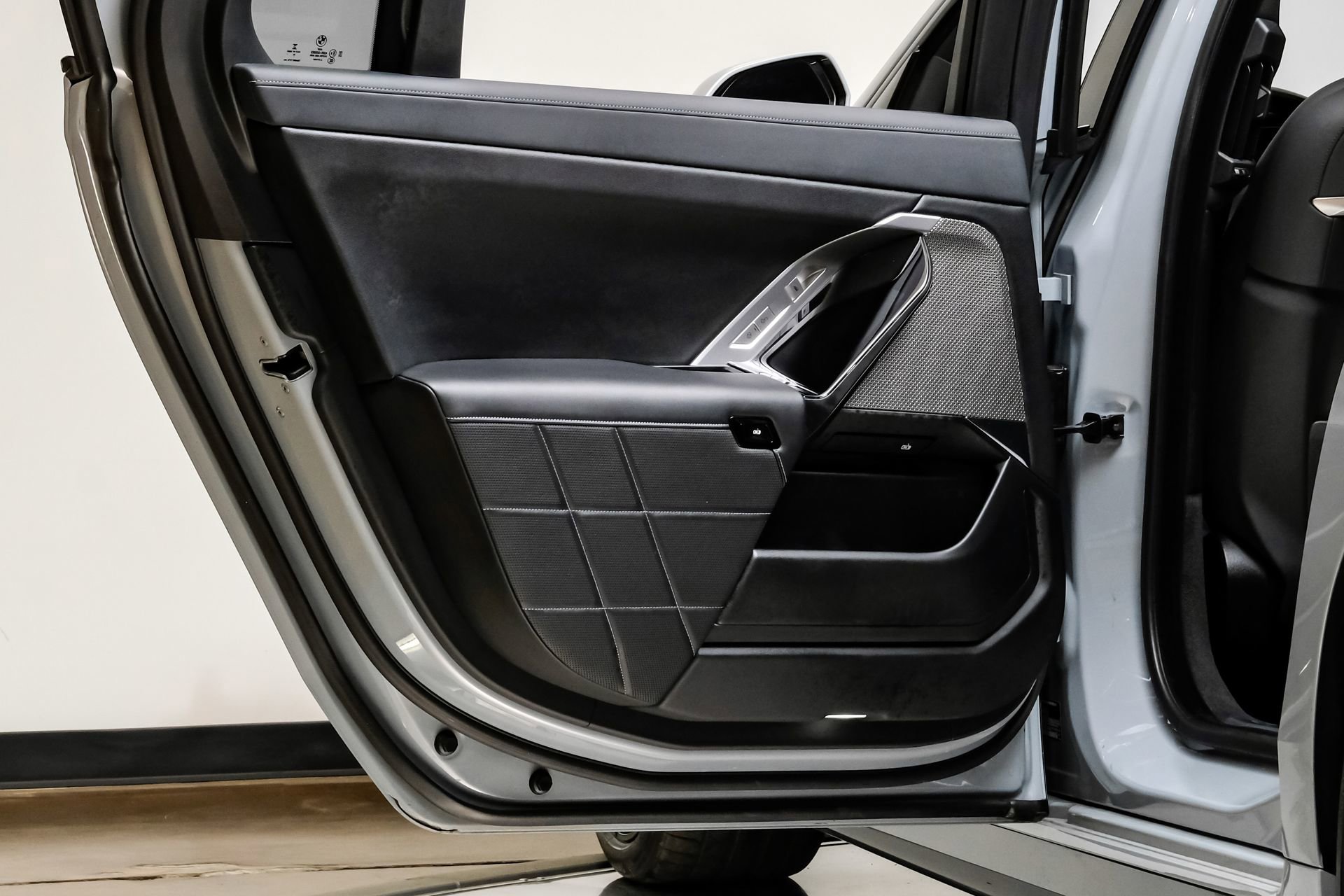 Used 2023 BMW 740i image 46