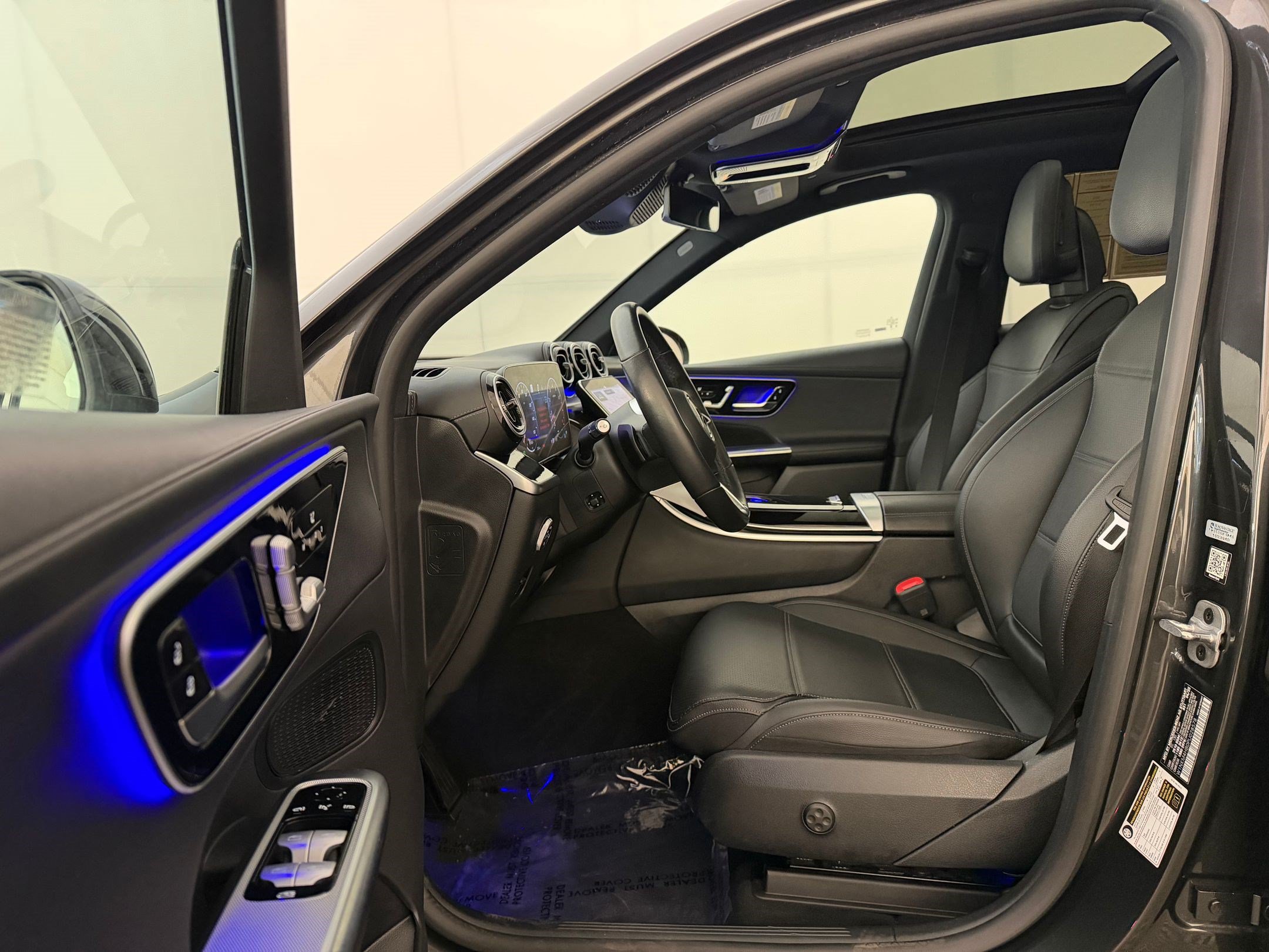 Used 2023 Mercedes-Benz GLC 300 4MATIC image 5
