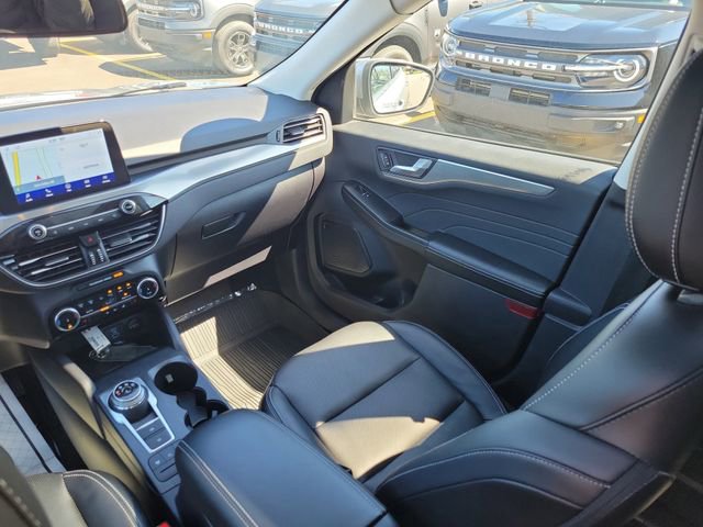 Certified 2022 Ford Escape Titanium w/ Class II Trailer Tow Package image 30