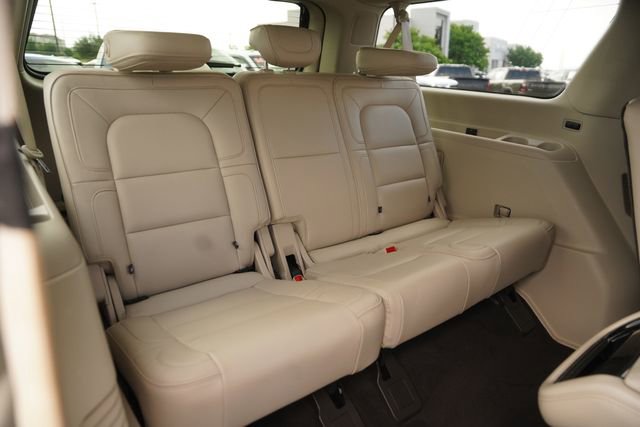 Used 2019 Lincoln Navigator L Reserve image 16