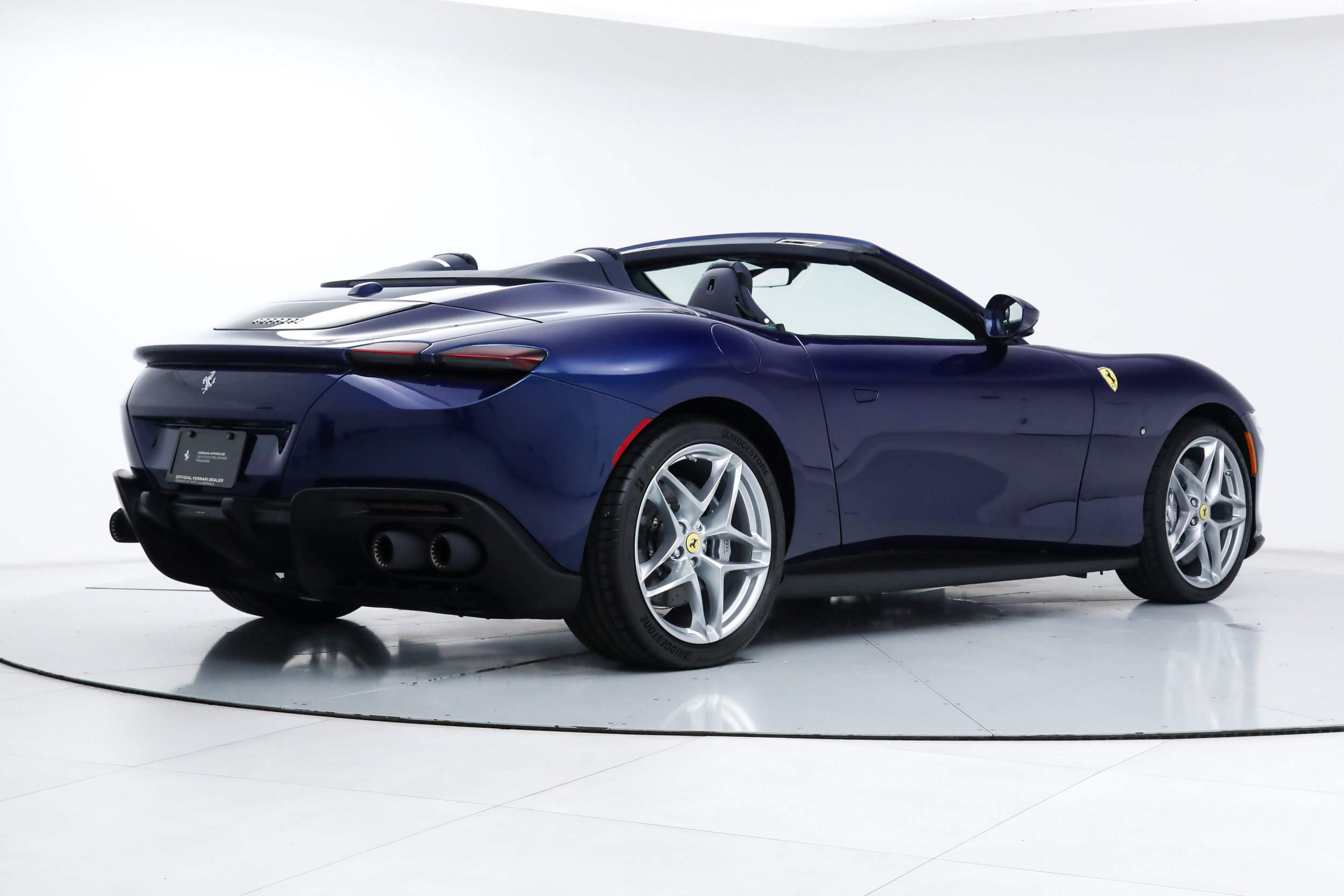 Certified 2026 Ferrari Roma Spider RWD image 3