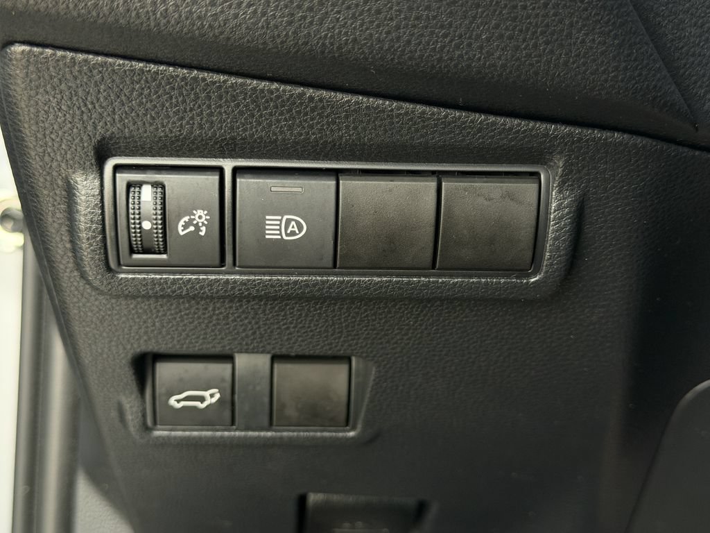 Used 2022 Toyota Corolla Cross XLE w/ Convenience Package FWD image 23