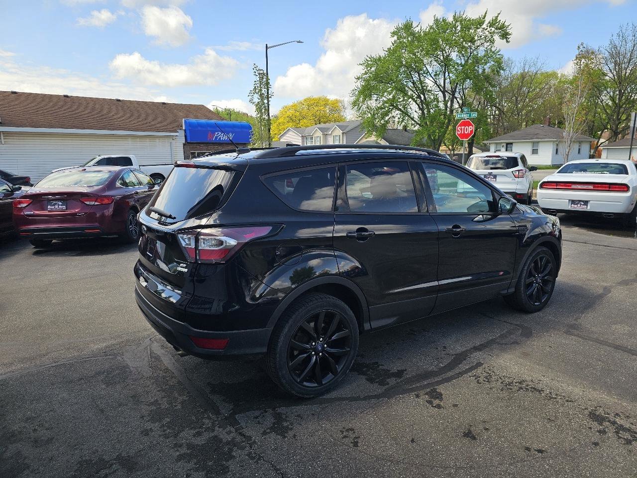 Used 2017 Ford Escape SE w/ Equipment Group 201A FWD image 12