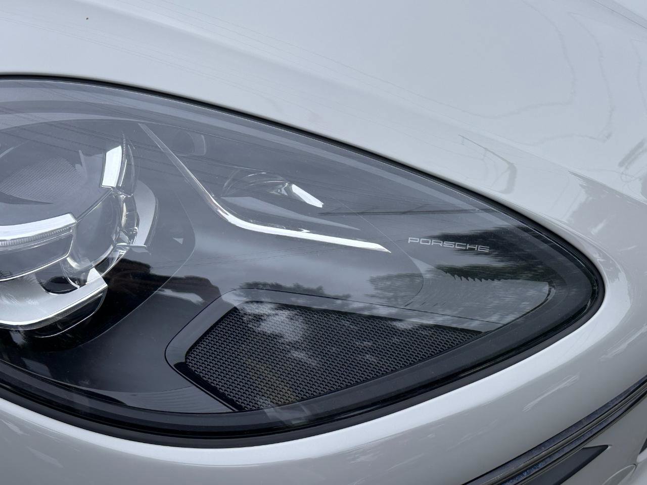 Used 2020 Porsche Macan Turbo AWD/4WD image 19