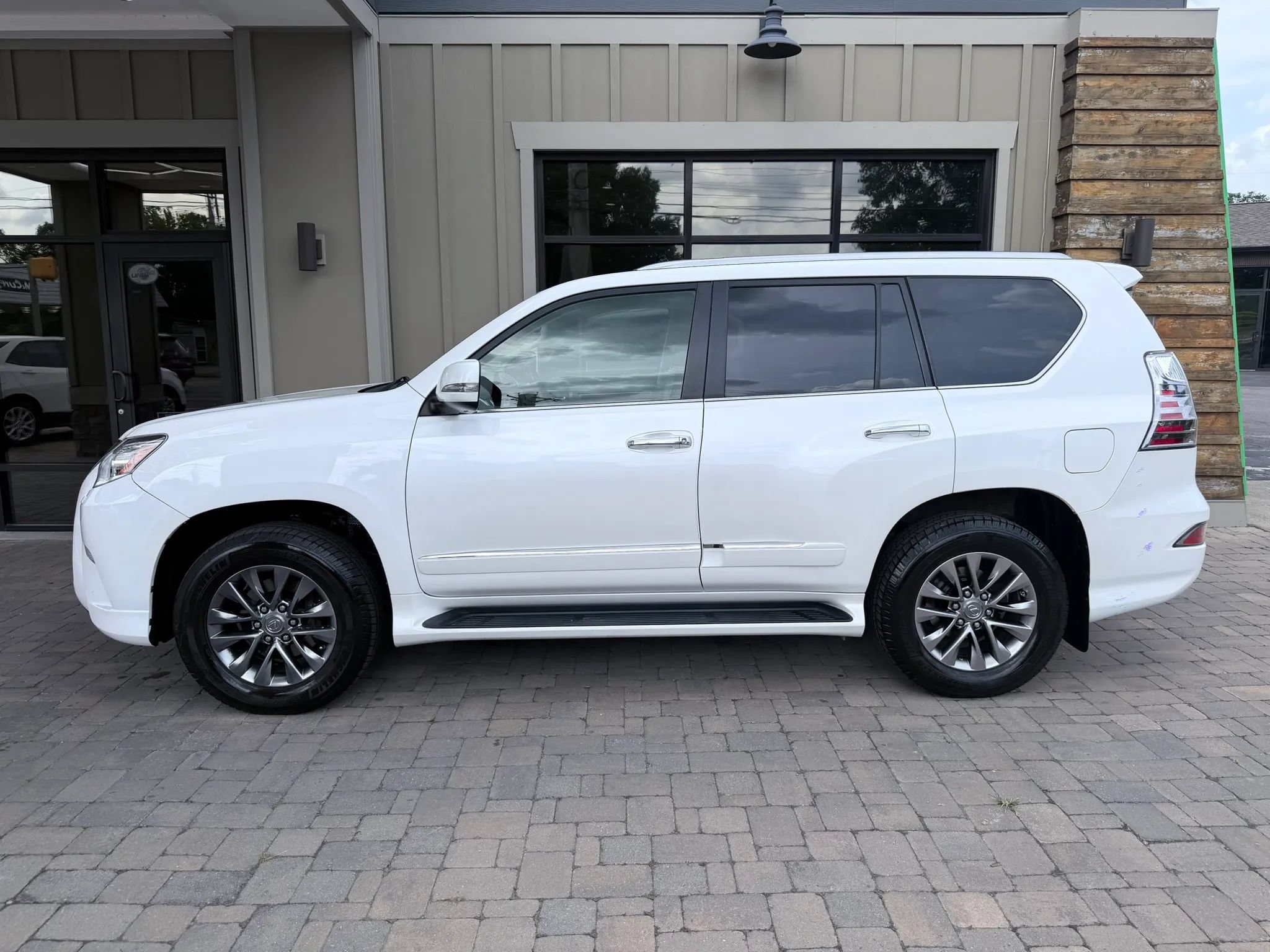 Used 2017 Lexus GX 460 Luxury AWD/4WD image 7