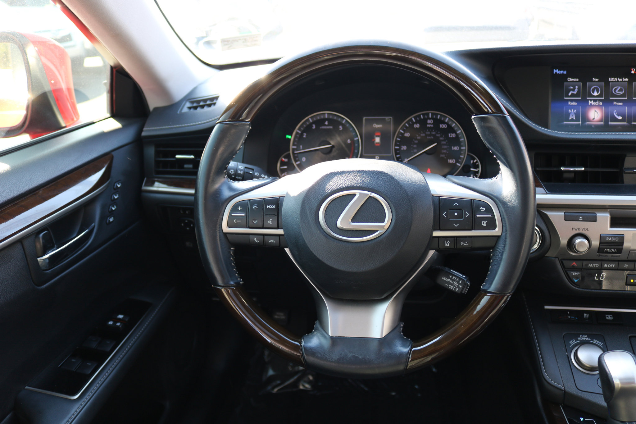 Used 2016 Lexus ES 350 w/ Luxury Package w/Wood Trim image 33