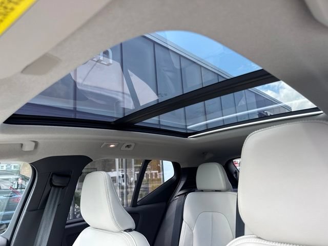 Certified 2024 Volvo XC40 B5 Plus w/ Protection Package Premier AWD/4WD image 27