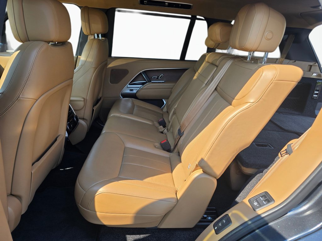 Used 2025 Land Rover Range Rover Long Wheelbase SE AWD/4WD image 19