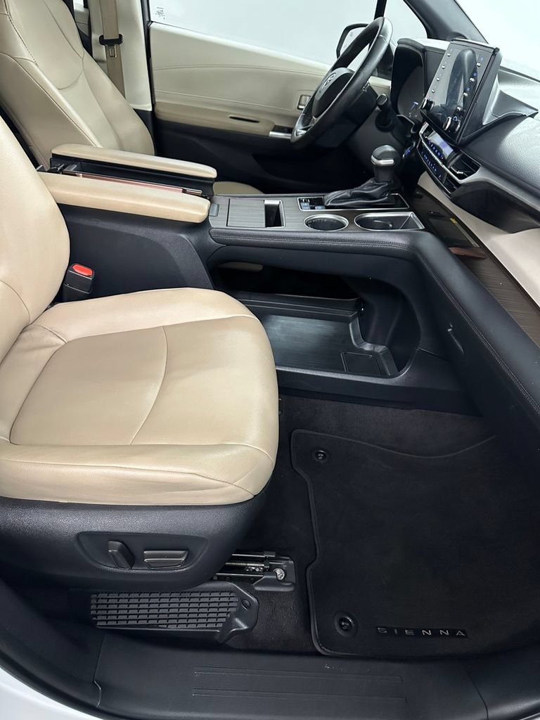 Used 2022 Toyota Sienna XLE w/ XLE Plus Package FWD image 39