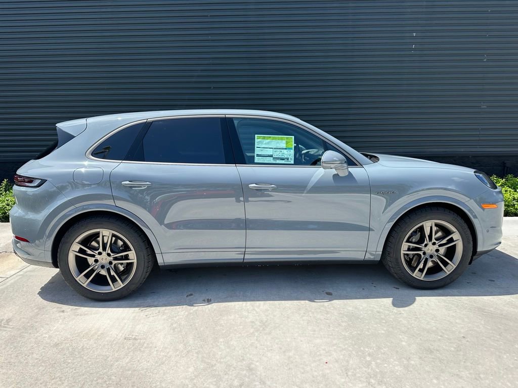 Used 2025 Porsche Cayenne Turbo image 8