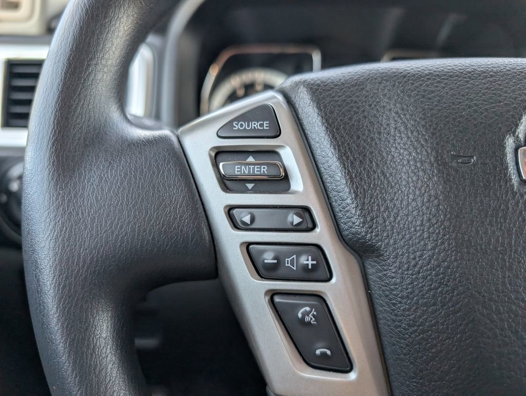 Used 2018 Nissan Titan SV image 14