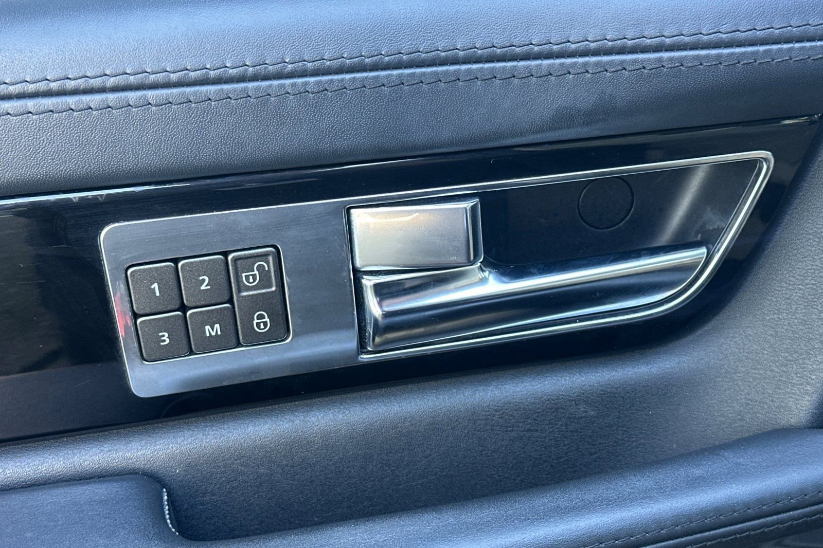 Used 2013 Land Rover Range Rover Sport HSE LUX image 14