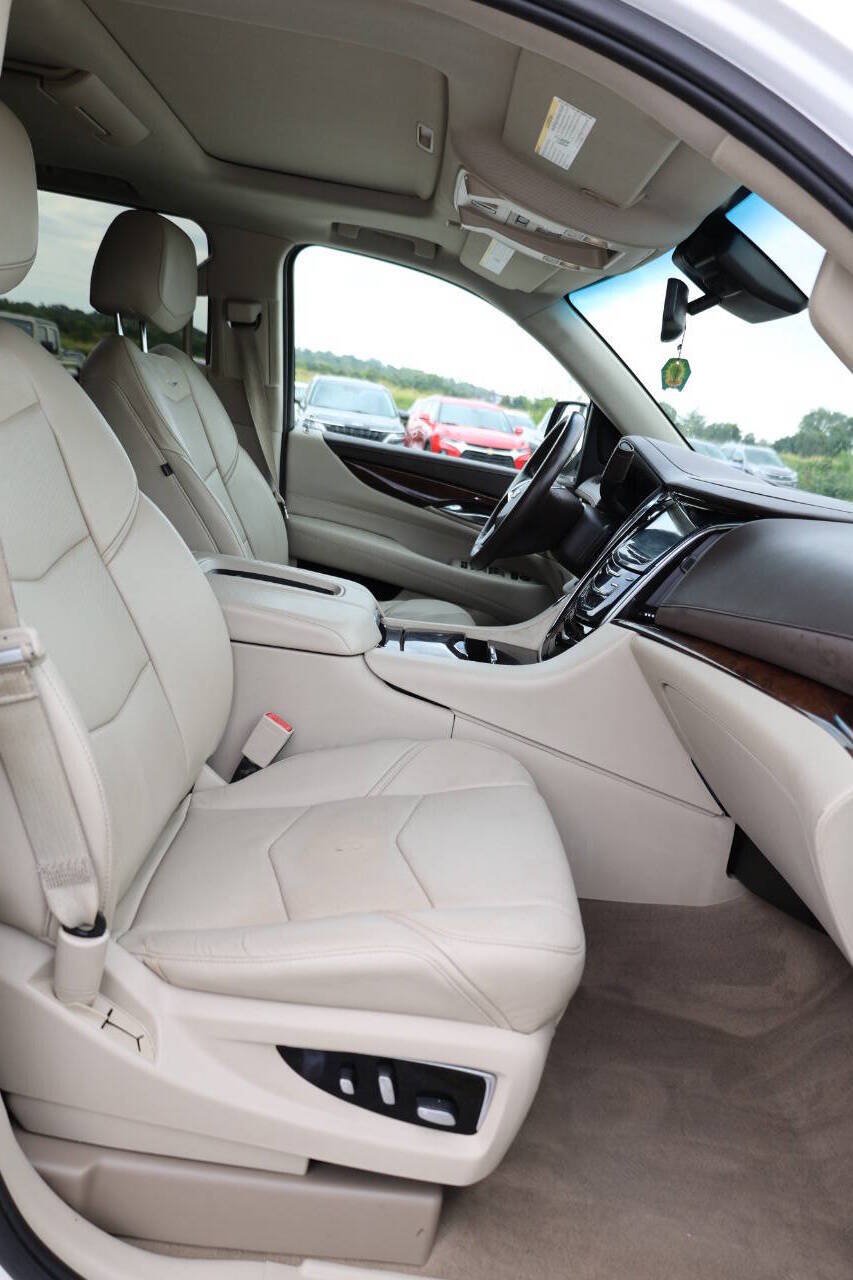 Used 2016 Cadillac Escalade ESV Premium AWD/4WD image 15
