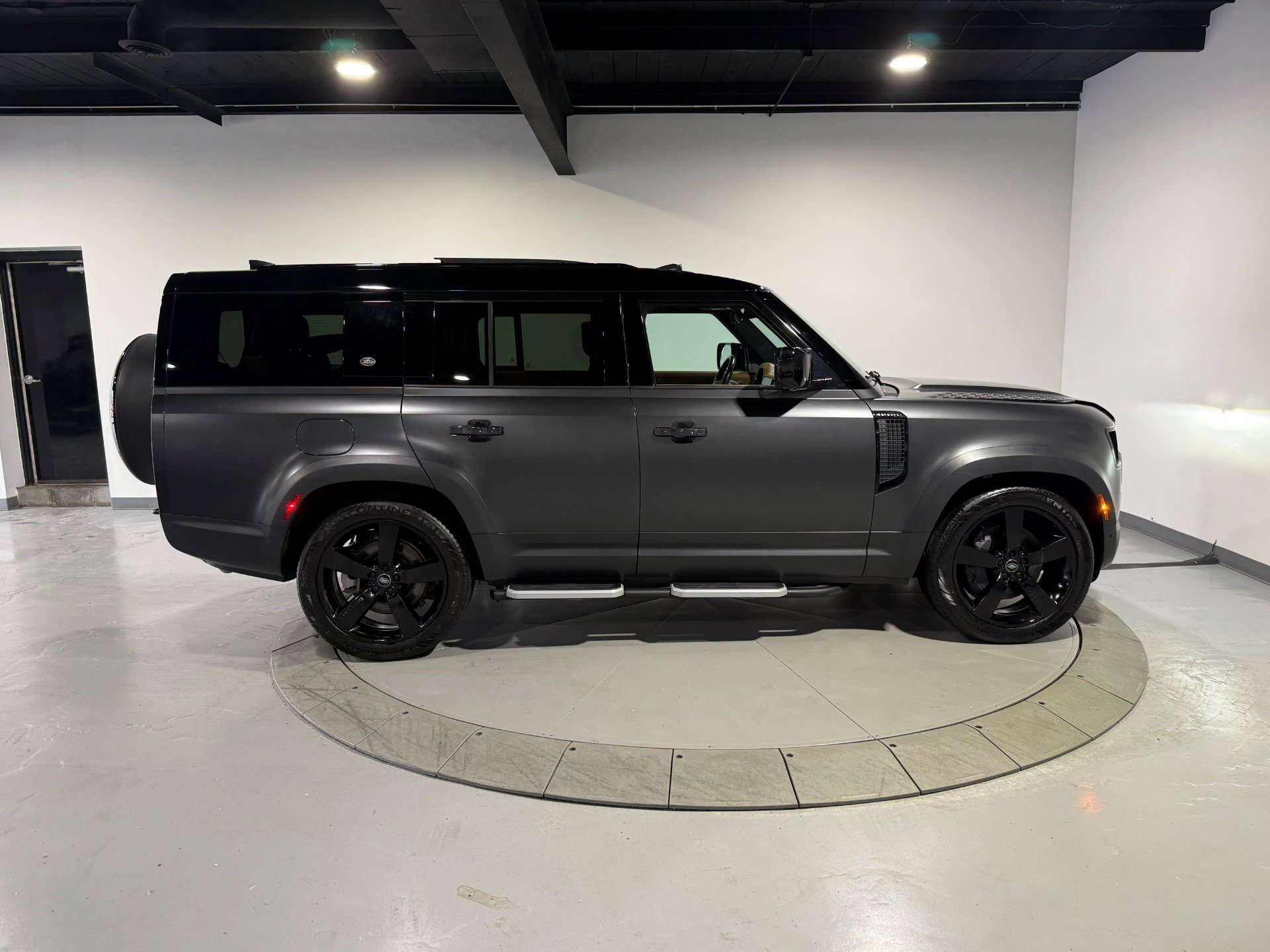 Used 2023 Land Rover Defender 130 SE AWD/4WD image 6
