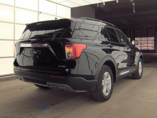 Used 2023 Ford Explorer XLT w/ Equipment Group 202A image 3