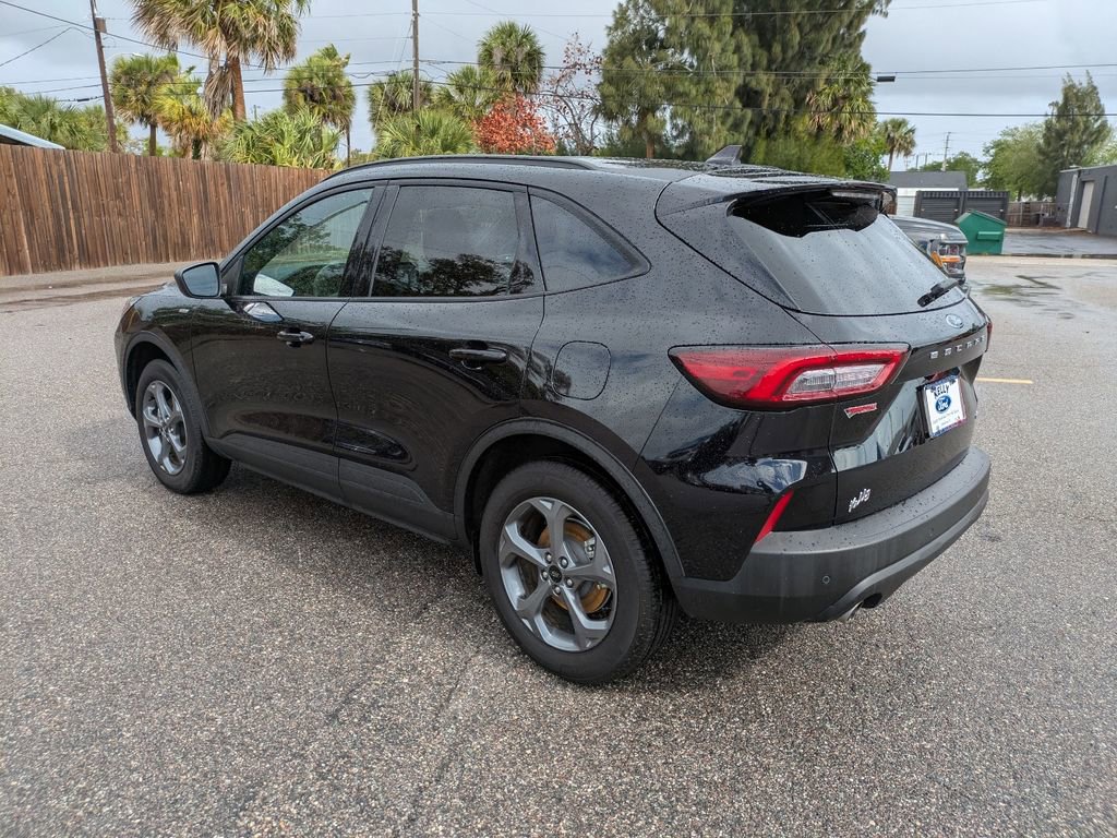 Certified 2025 Ford Escape ST-Line w/ Tech Pack #1 AWD/4WD image 8