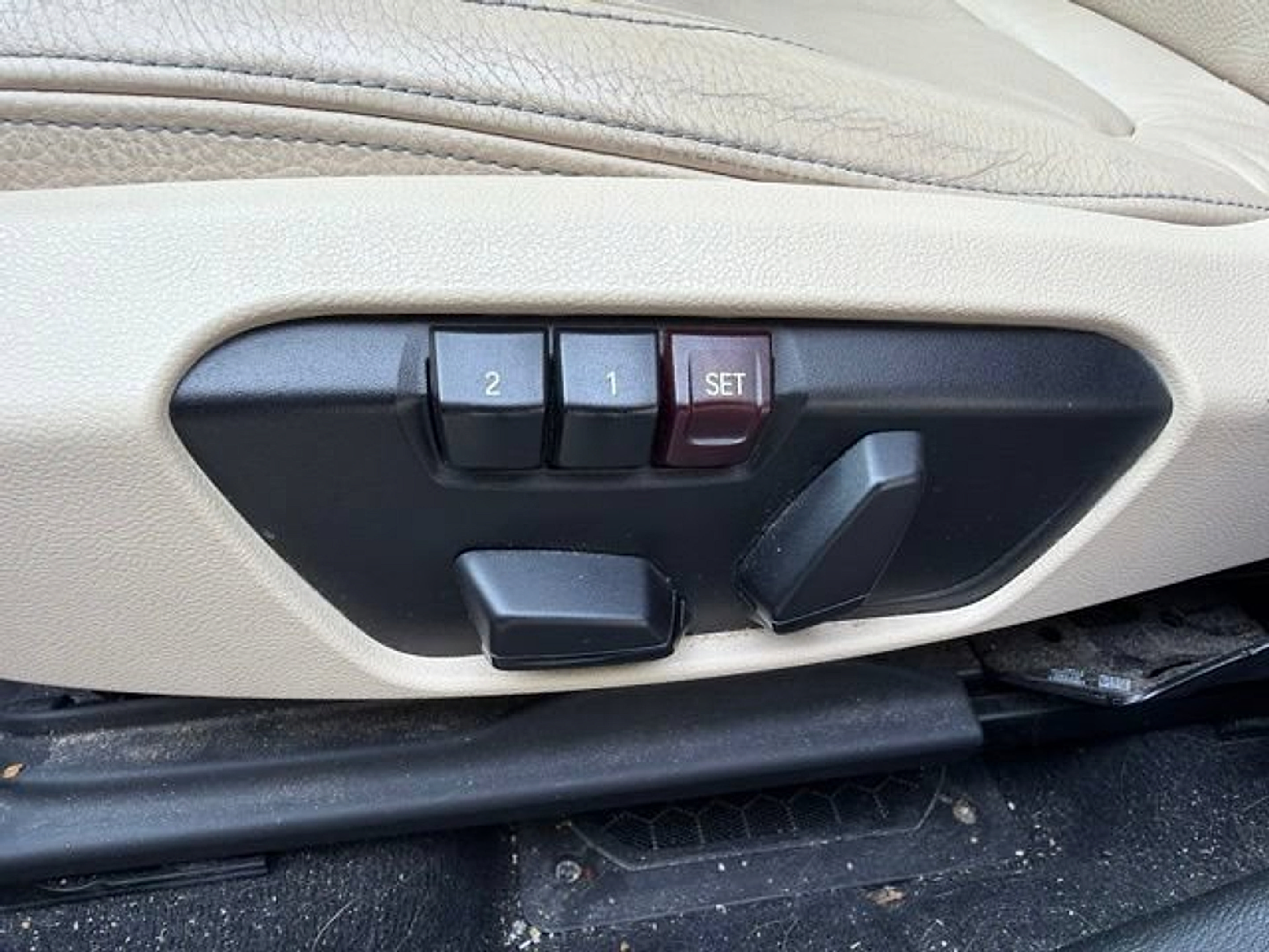 Used 2018 BMW X1 xDrive28i AWD/4WD image 16