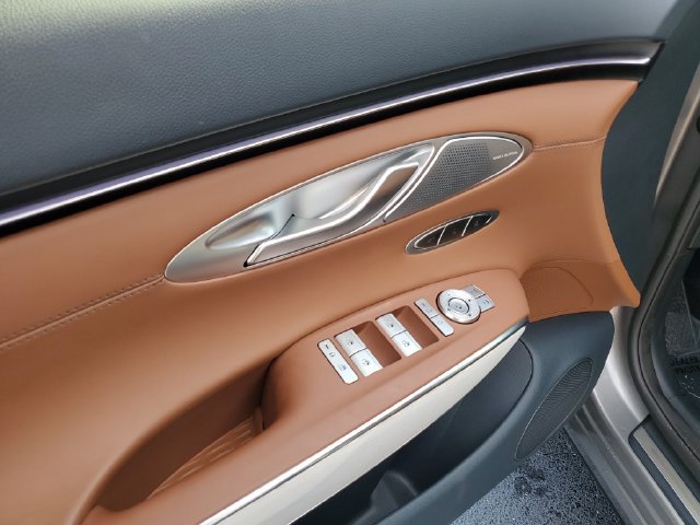 Certified 2026 Genesis GV70 2.5T Advanced AWD/4WD image 12