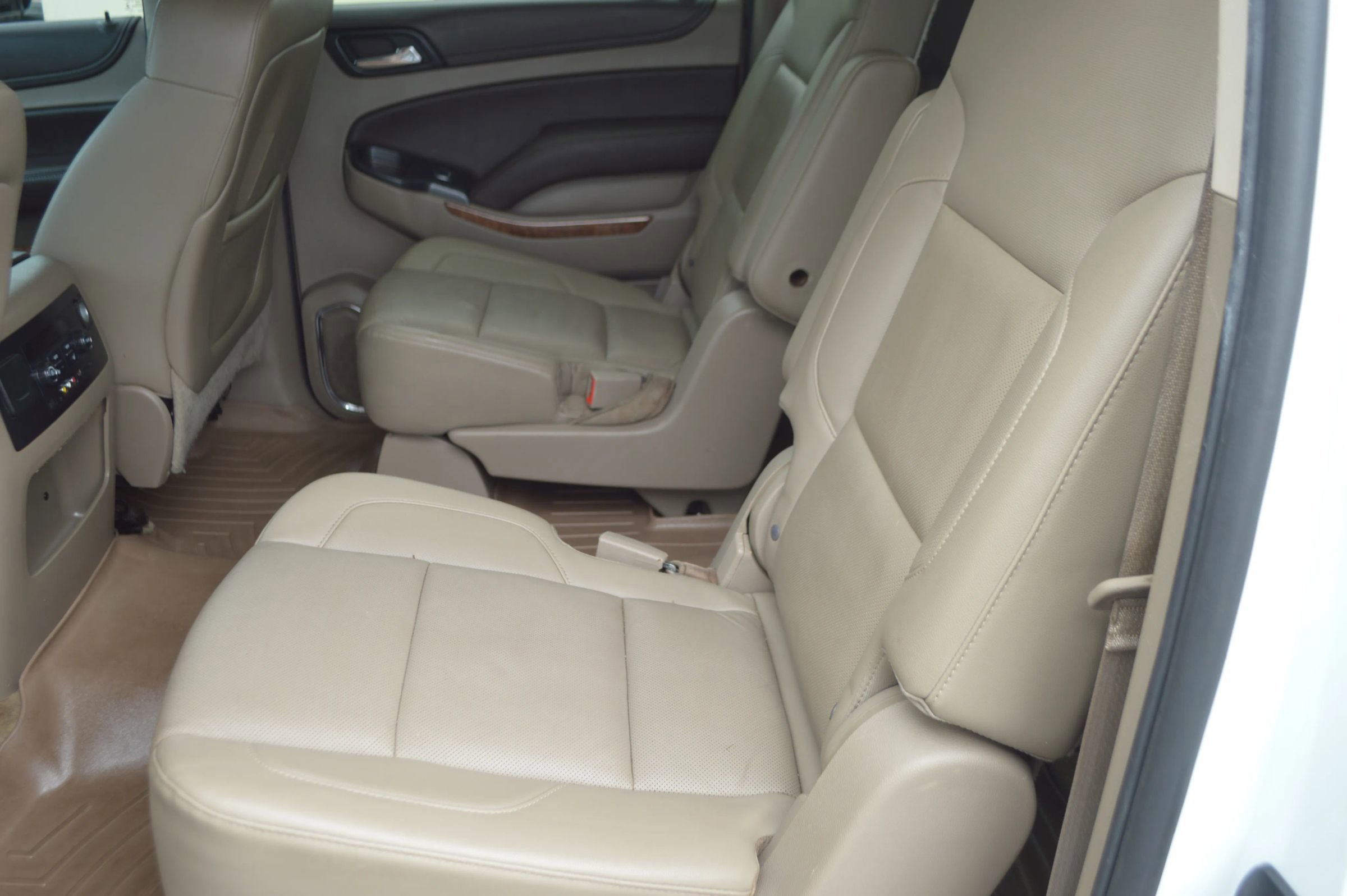 Used 2015 Chevrolet Suburban LTZ AWD/4WD image 21