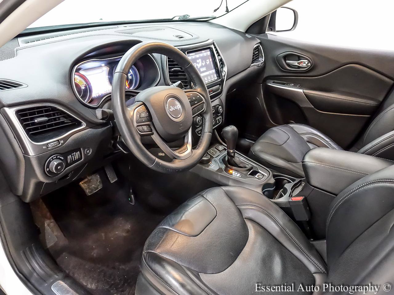 Used 2019 Jeep Cherokee Limited image 14