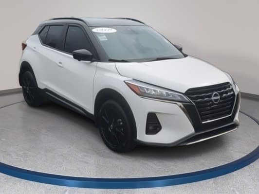 Used 2023 Nissan Kicks SR w/ SR Premium Package image 3