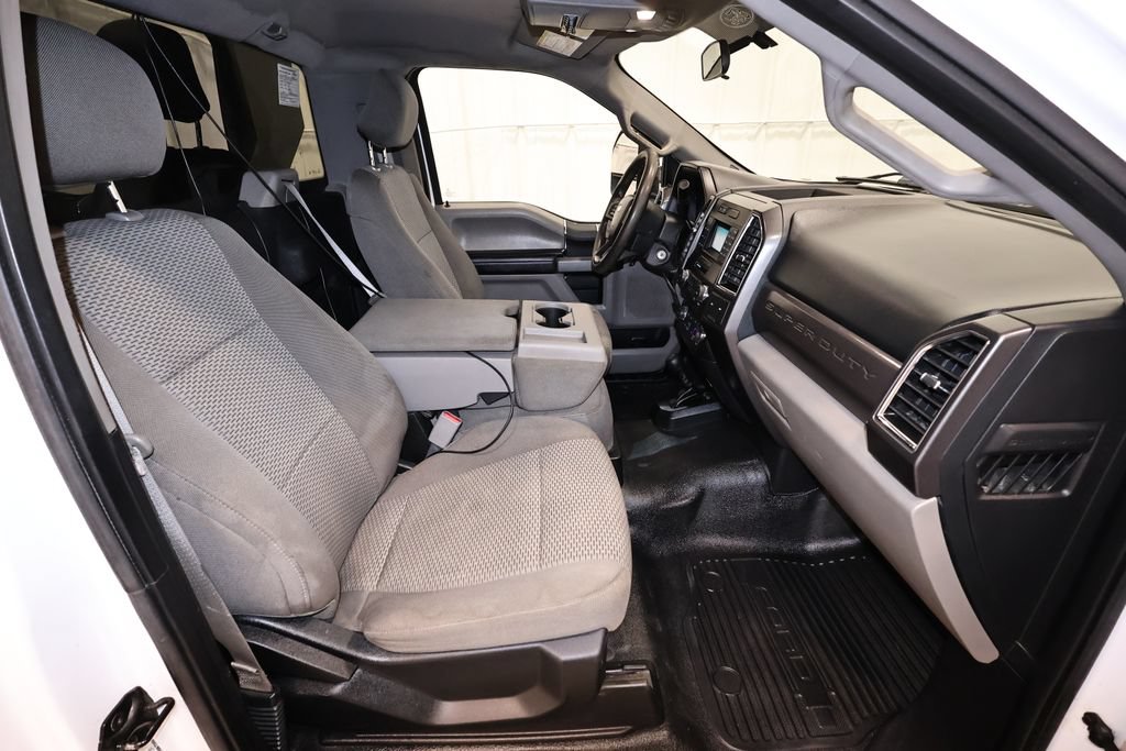 Used 2017 Ford F550 4x4 Regular Cab Super Duty w/ XLT Value Package image 17