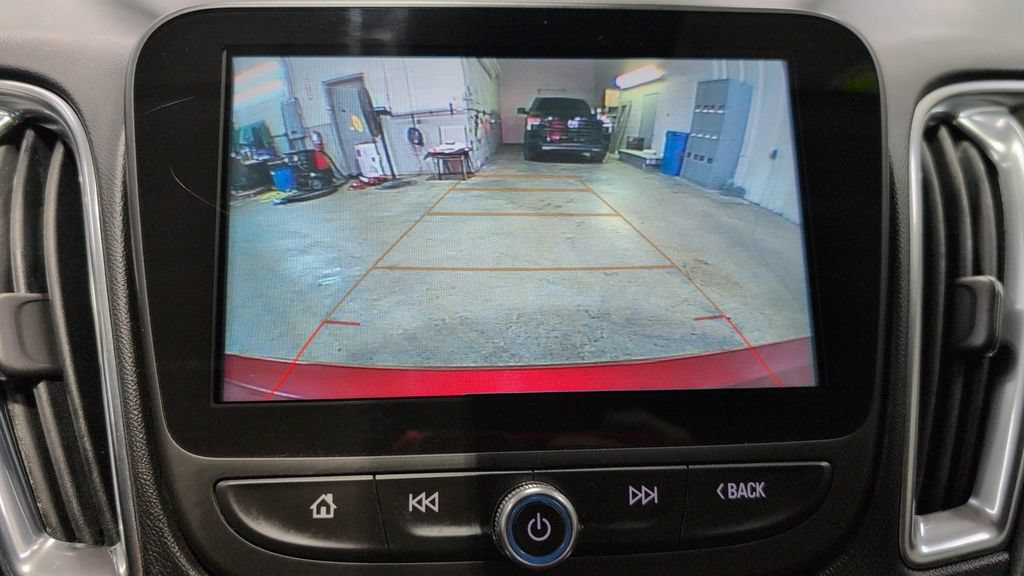 Used 2018 Chevrolet Malibu Premier w/ Premier Sun and Wheel Package FWD image 14