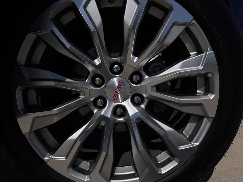 Used 2023 GMC Yukon Denali image 9