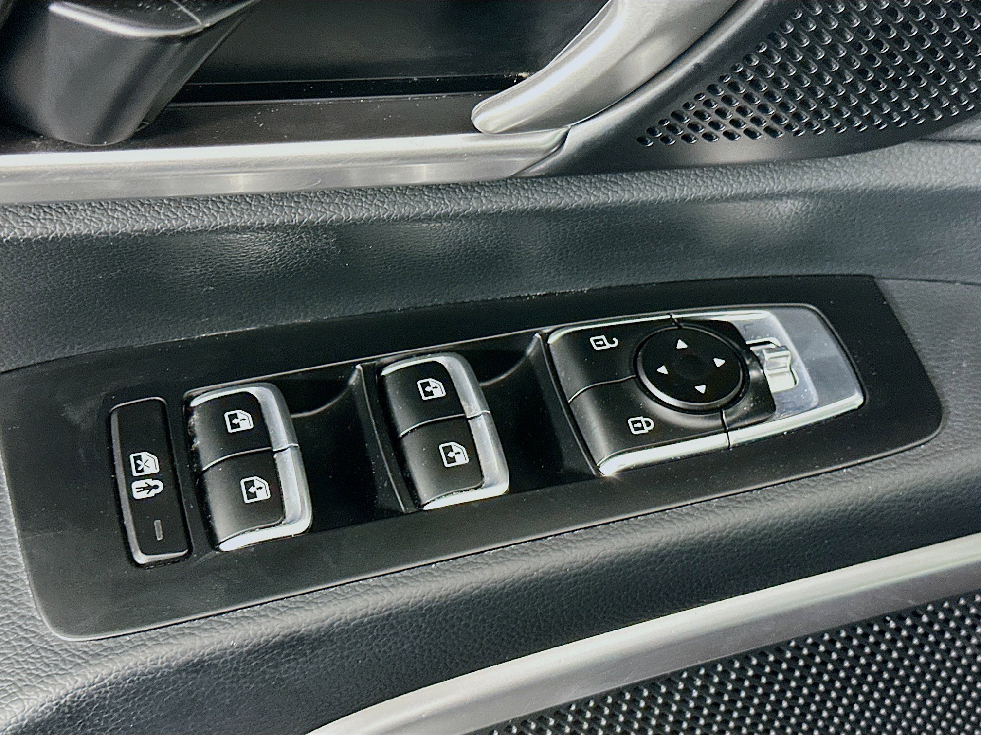 Used 2025 Kia Telluride S FWD image 15
