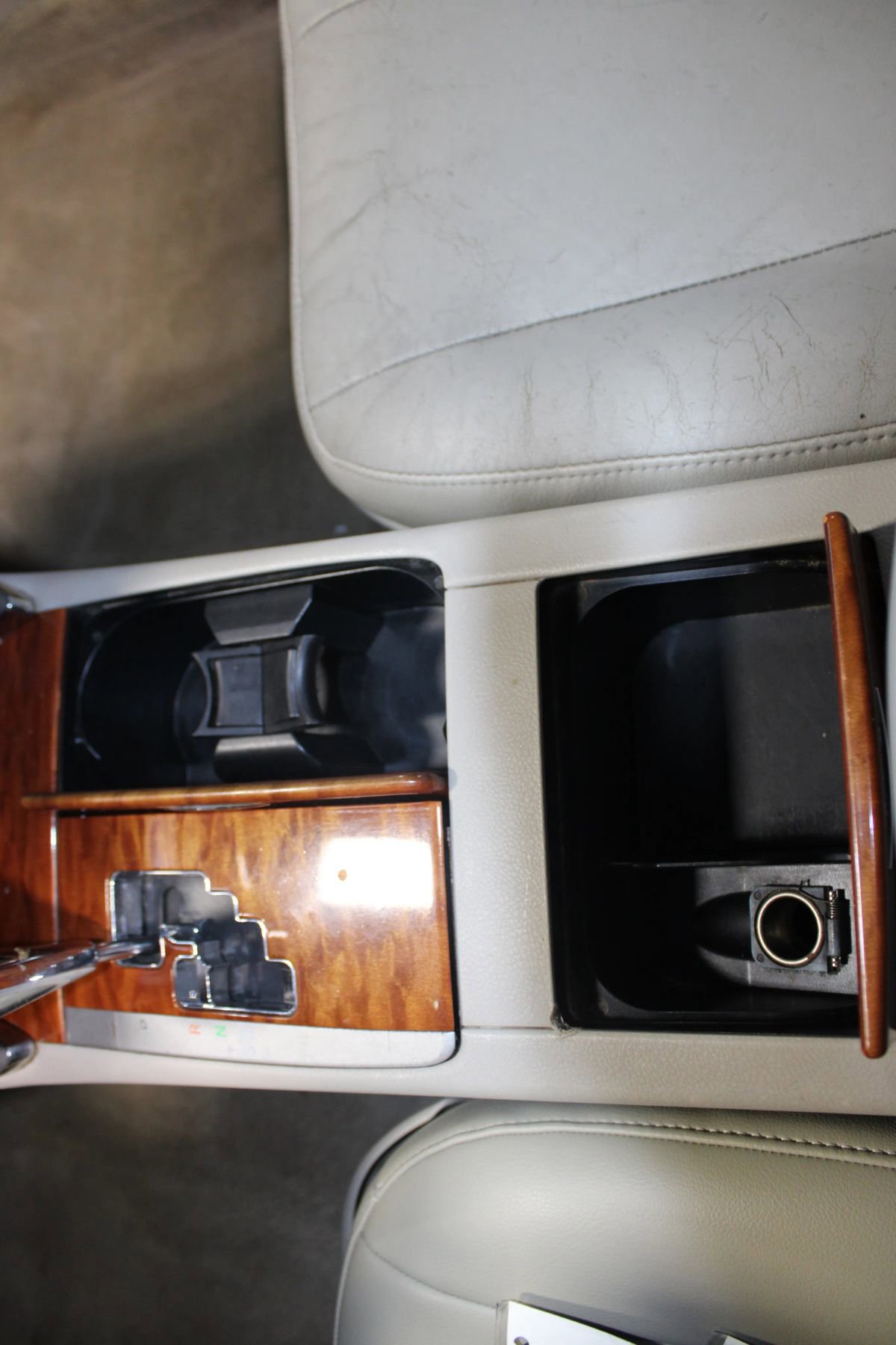 Used 2010 Toyota Camry XLE image 19