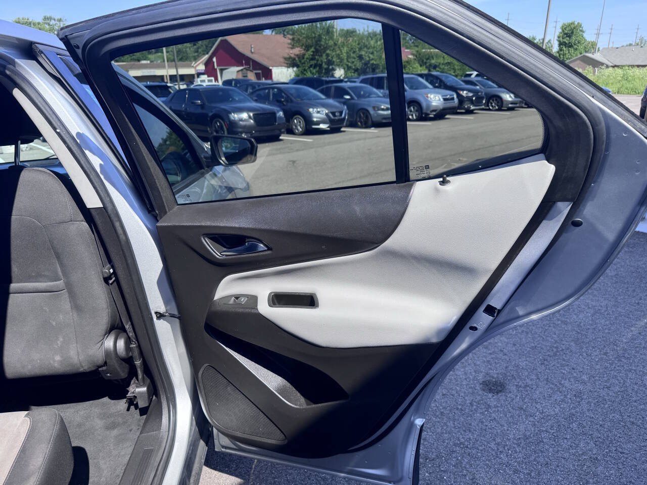 Used 2018 Chevrolet Equinox LS FWD image 16