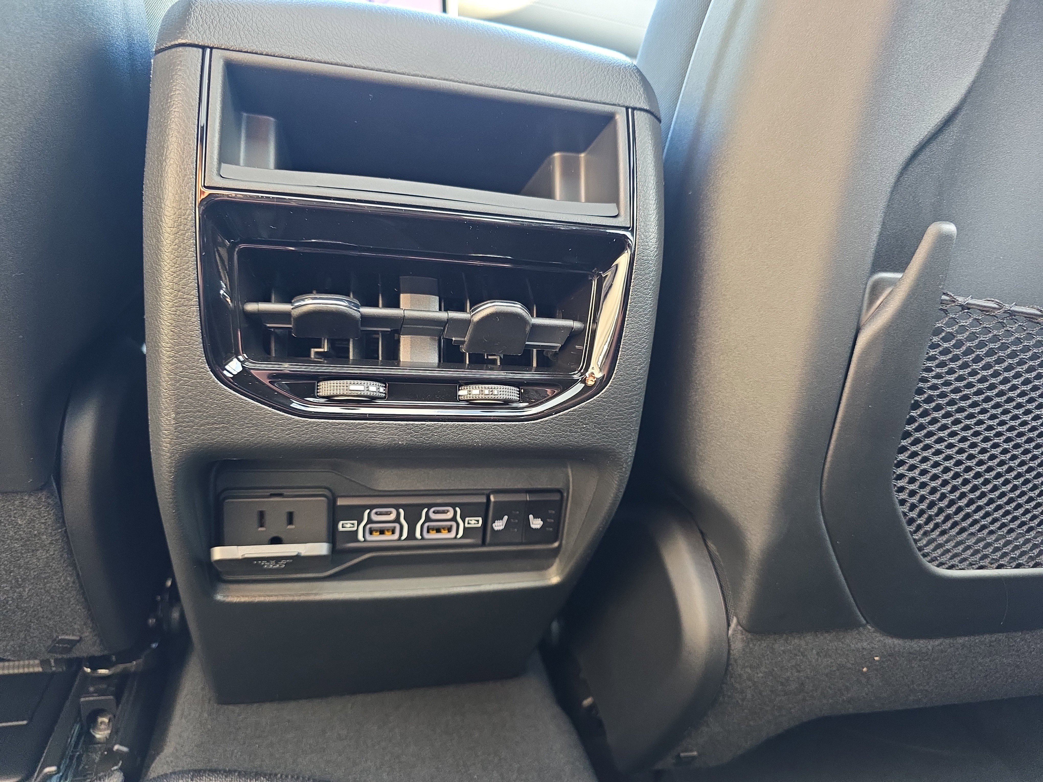 New 2025 Jeep Grand Cherokee Limited w/ Black Appearance Package image 14