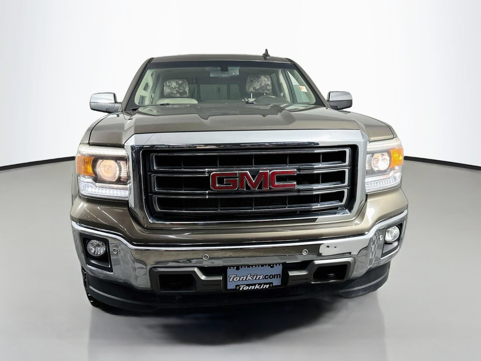 Used 2015 GMC Sierra 1500 SLT w/ SLT Preferred Package AWD/4WD image 2