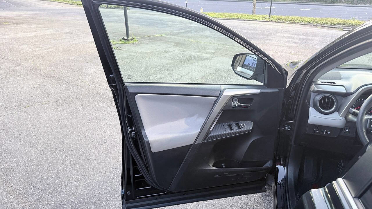 Used 2014 Toyota RAV4 XLE AWD/4WD image 26