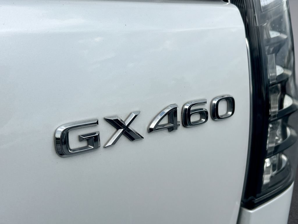 Used 2023 Lexus GX 460 Premium w/ Accessory Package AWD/4WD image 33