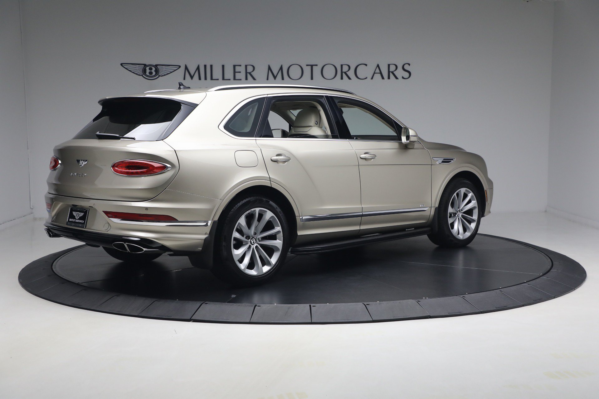 Certified 2021 Bentley Bentayga AWD/4WD image 8
