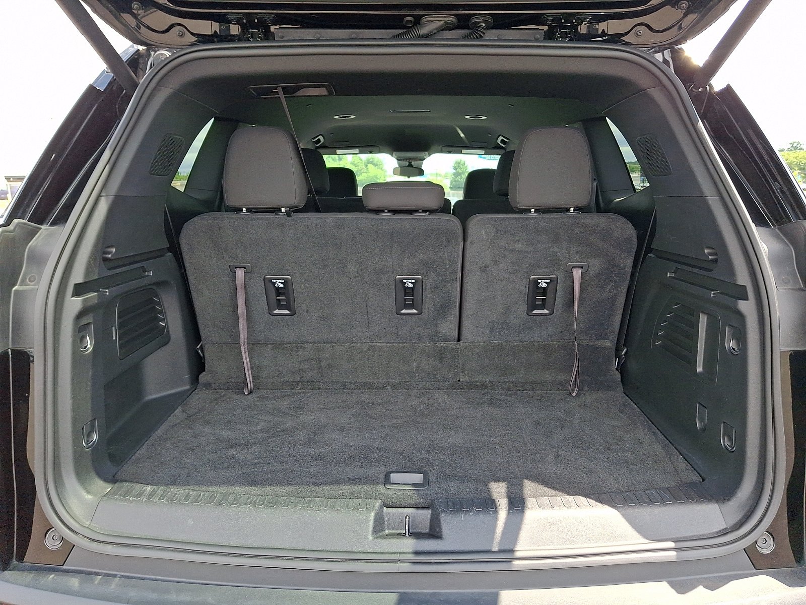 Used 2025 GMC Acadia Elevation FWD image 30