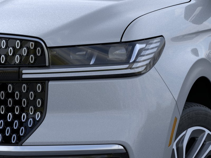New 2025 Lincoln Navigator Reserve AWD/4WD image 18
