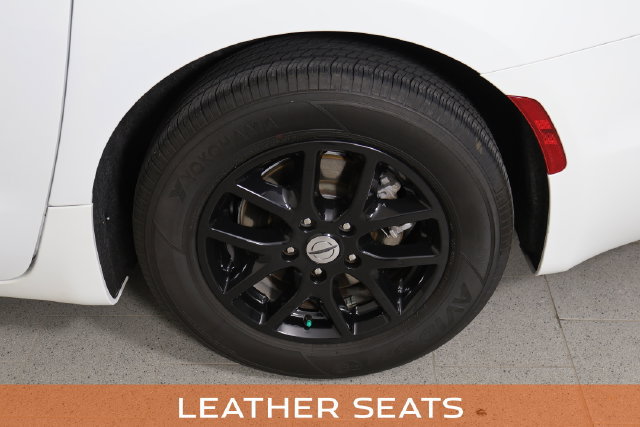 Used 2024 Chrysler Pacifica Touring-L FWD image 11